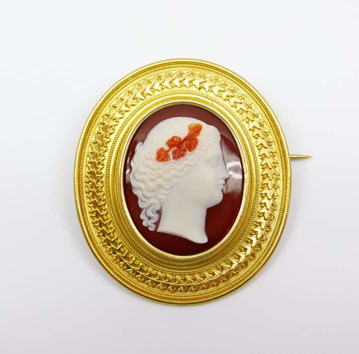 19th century gold and agate cameo brooch